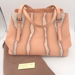 Gorgeous Bottega Veneta Intrecciato Monalisa Glimmer Tote pale pink bag.